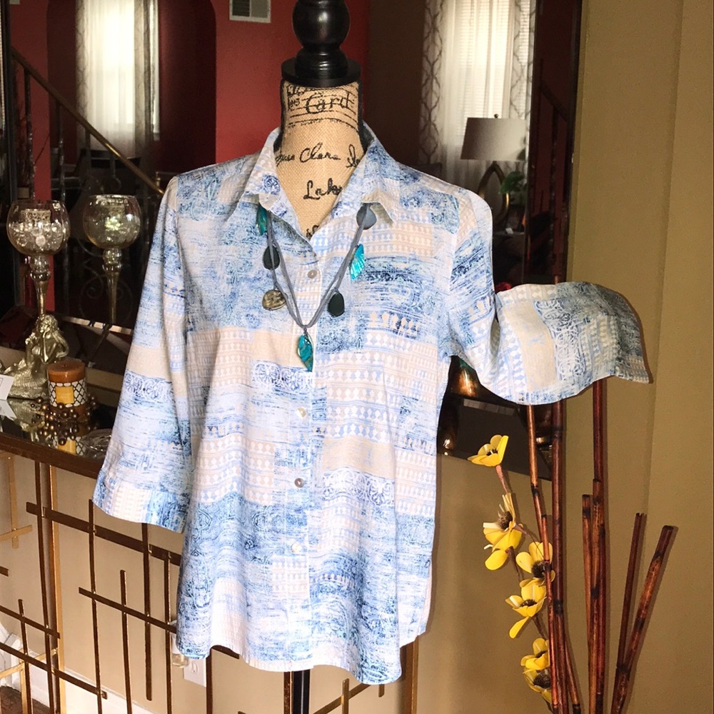 CHICOS 3/4 SHORT SLEEVE WITH FULL BUTTON “M”  🔥